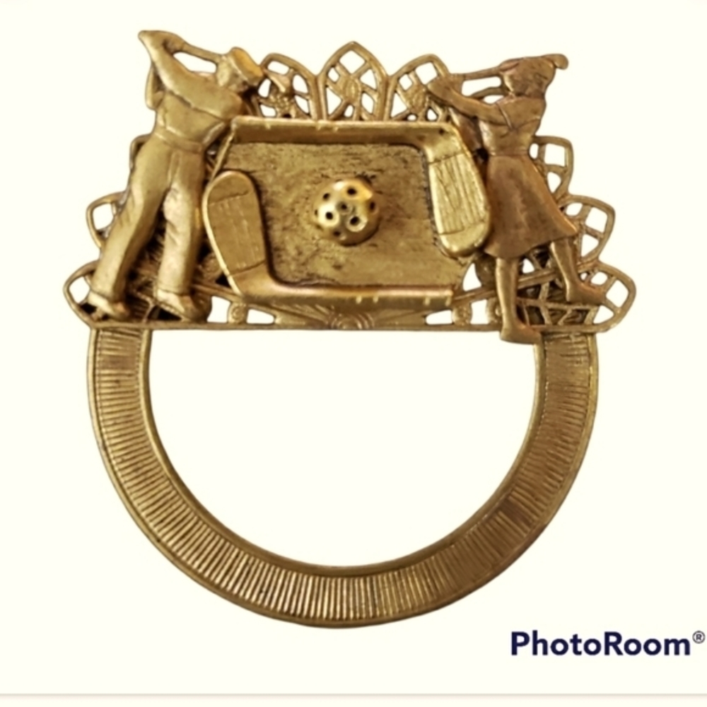 Golfers Brooch Marked  Denise Brown‎